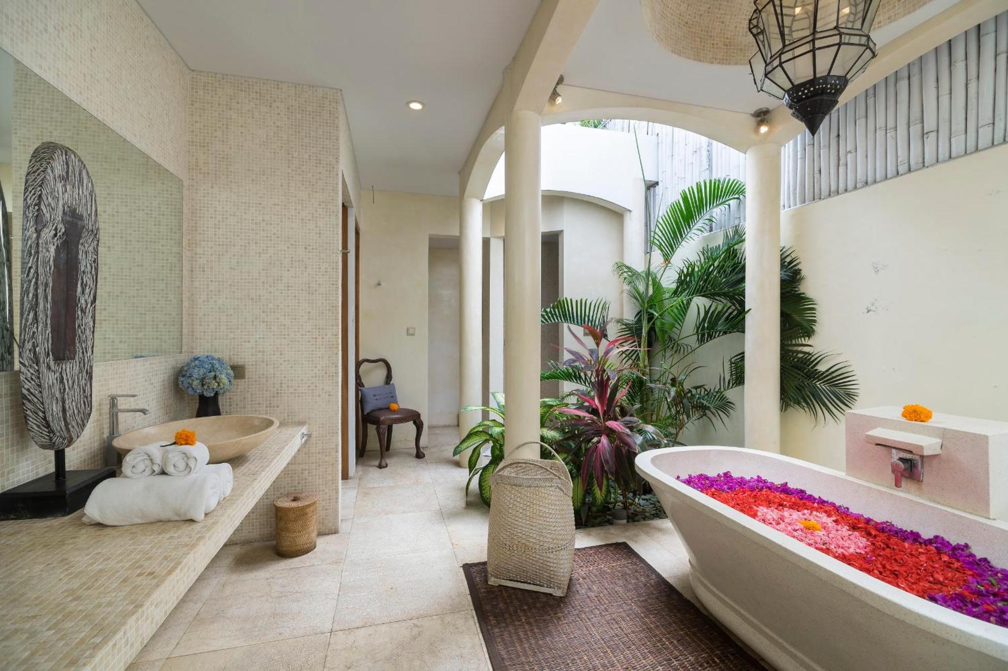 Elegant Villa Casabianca - Tropical Pool & Garden, Near Potato Head Beach Club! Seminyak  Exterior photo