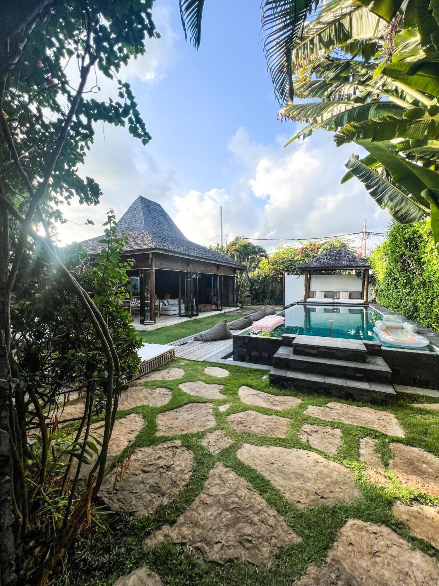 Elegant Villa Casabianca - Tropical Pool & Garden, Near Potato Head Beach Club! Seminyak  Exterior photo